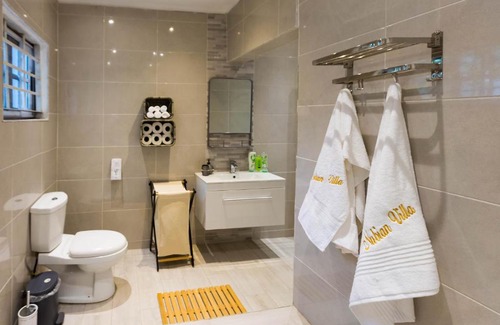 Adenta Villa | 10 Guests Luxurious Villa Pool Hot Tub and Bar