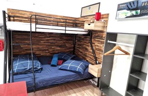 Razac-sur-l'Isle Apartment | 10 - Joli studio avec clim, deux lits, logement tout équipé pour 1, 2 ou 3 personnes maximum, vue sur parc arboré, parking privatif gratuit, grand fourgon possible, tout le linge de maison est fourni