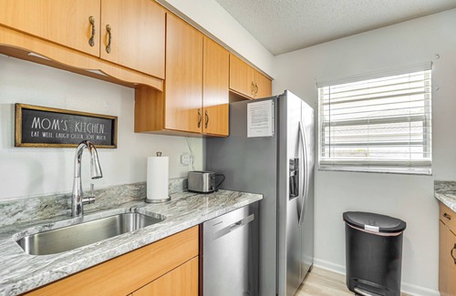 Silver Springs Shores Cottage | 10 Mi to Dtwn Ocala: Dog-friendly Home w/Fire Pit