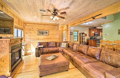 Newland Cabin | 10 Mi to Grandfather Mountain: 'Wolfe Creek Cabin'