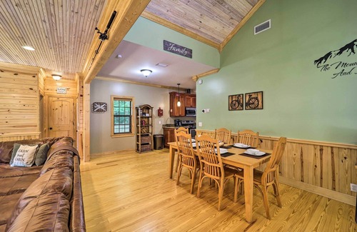 Newland Cabin | 10 Mi to Grandfather Mountain: 'Wolfe Creek Cabin'