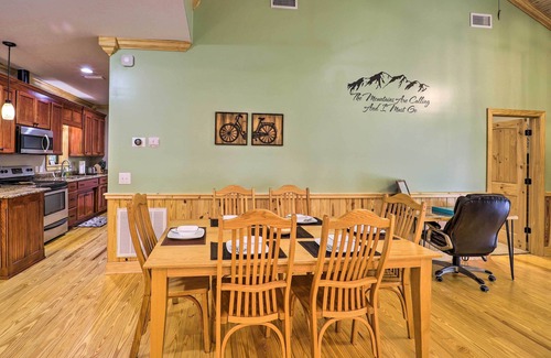 Newland Cabin | 10 Mi to Grandfather Mountain: 'Wolfe Creek Cabin'