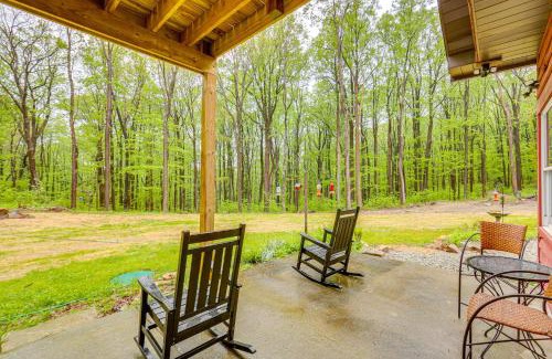 Normalville House | 10 Mi to Mtn Resort Normalville Cabin with Balcony!
