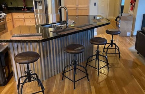 Alvadore House | 10 Min From The Airport & 15 Min From The U of O