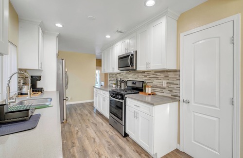 Fullerton House | 10 min to Disney - LA/OC Getaway - Pool - 4 BD 2BA