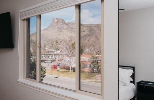 Golden Apartment | 10 min to Red Rocks KING BED Bike Storage DT Golden