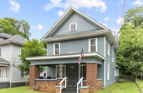 Birmingham House | 10 Mins to Legion Field- Ensley Highlands Hideaway