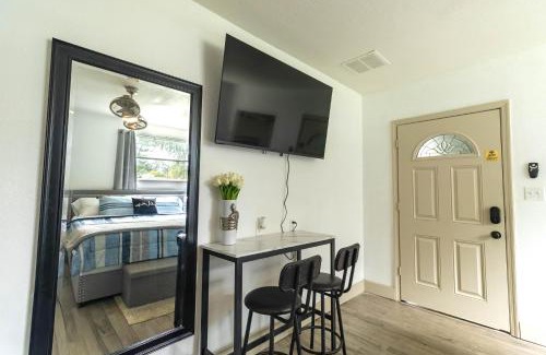 Orlando House | 10 Minutes from Universal - Relaxing Guest Suite