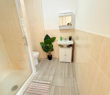 Brent Apartment | 10 Minutes to Wembley Guest Studios