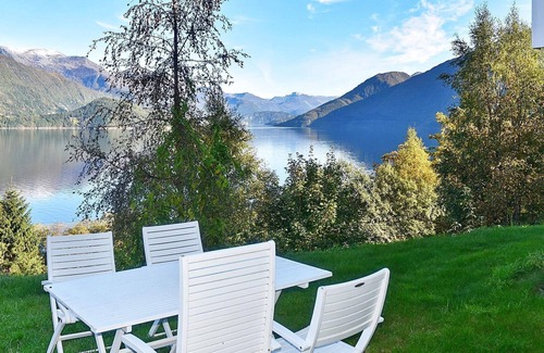 Volda House | 10 person holiday home in Folkestad