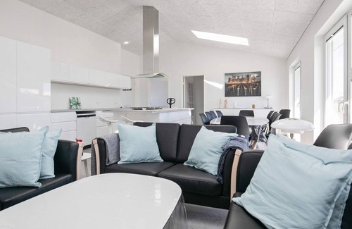 Grønhøj House | 10 person holiday home in Løkken