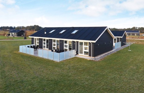Grønhøj House | 10 person holiday home in Løkken