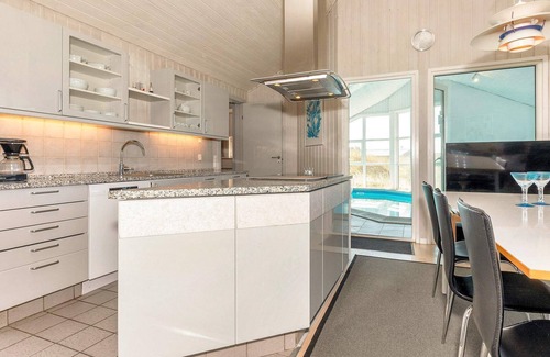 Grønhøj House | 10 person holiday home in Løkken