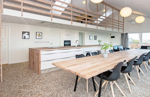 Ronde House | 10 person holiday home in Rønde-By Traum