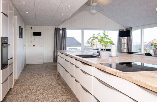 Ronde House | 10 person holiday home in Rønde-By Traum
