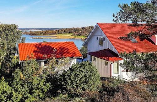 Klovedal House | 10 person holiday home in KLÖVEDAL