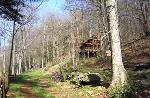 Sparta House | 10 Star River Front Retreat - Water Sports, Hiking, Campfires by the River