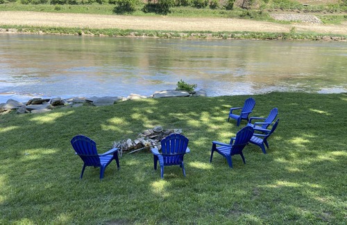 Sparta House | 10 Star River Front Retreat - Water Sports, Hiking, Campfires by the River