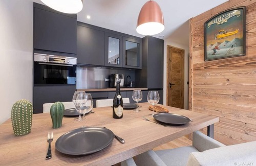 Tignes Apartment | 100m from ski slopes, 3rd floor, balcony, tv, ski locker, 35m², Tignes