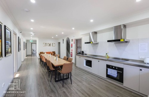 Brunswick East Hotel | 101 Luxe King BR w/Fast WiFi - 18 mins tram to CBD