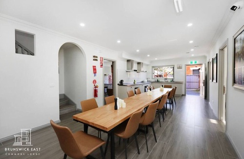 Brunswick East Hotel | 101 Luxe King BR w/Fast WiFi - 18 mins tram to CBD