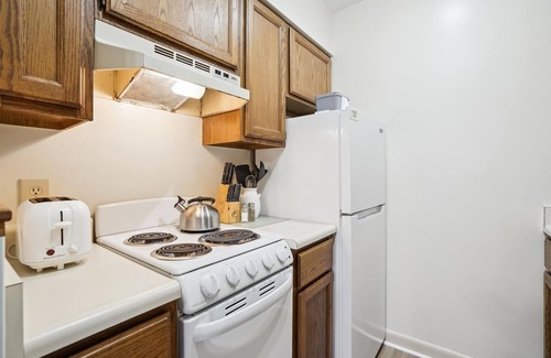 West Bridgewater Apartment | 103 Deluxe One bedroom Queen Suite w/outdoor heated pool