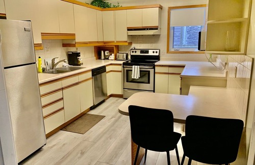 Port Elgin Hotel | 103 -Presidential Suite-Lake View 1 King+SOFA