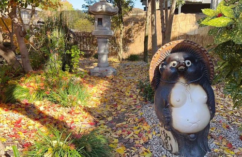 Kani House | 107 year old house, 100 year old townhouse. Convenience store, pharmacy, supermarket within 2 minutes walk. Groups of 20 people can stay. Natural hot spring within 5 minutes drive, seafood market, tourist attractions Inuyama Castle and Meiji Village nearb