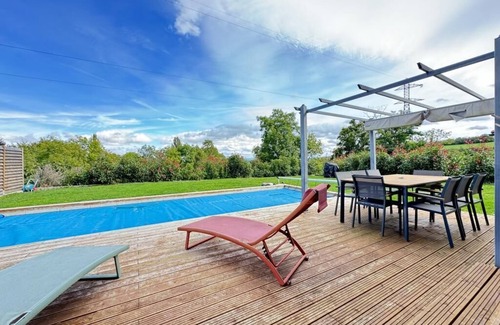 Teilhard Apartment | 10min downtown & hiking/skiing (45min)/culture