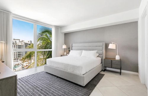 Central Beach House | 10th fl, modern, pool, gym, inter-coastal view
