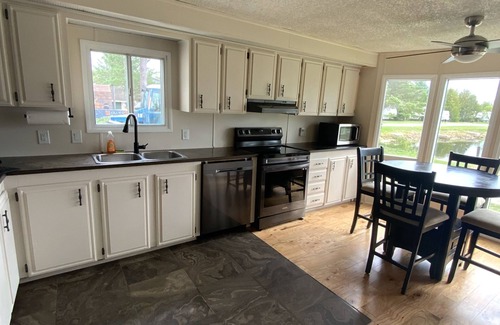 Stokes Bay House | #11 - 5 Minute Drive to the Beach! Perfect for a family getaway!