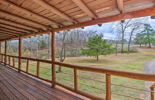 Royal House | 11 Mi to Lake Ouachita Family Cabin with Yard