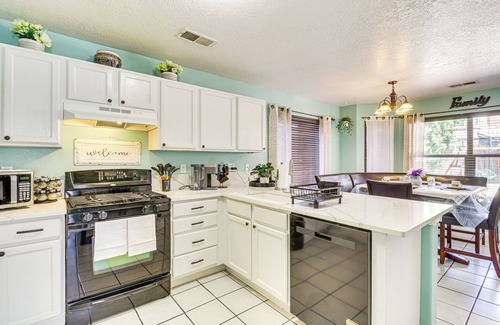 Ventana Ranch House | 11 Mi to River of Lights: Family Home w/Yard