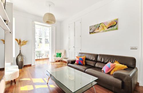 Alicante City Centre Apartment | 110m KKARA 3BR 2BA central Plaza Nueva view apt