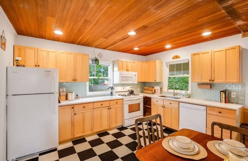 Fall City House | 118 - The Willow Tree Bungalow