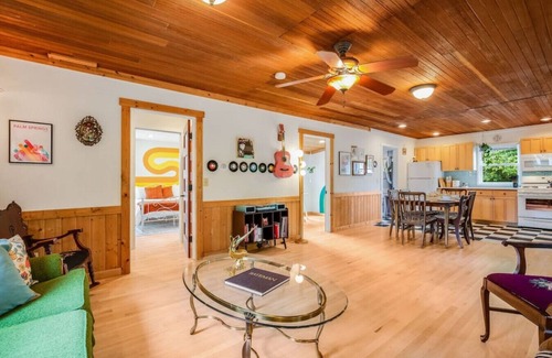 Fall City House | 118 - The Willow Tree Bungalow