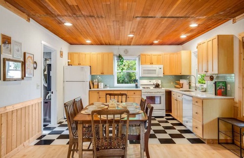 Fall City House | 118 - The Willow Tree Bungalow