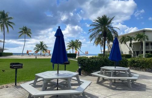 Seven Mile Beach Apartment | 119 Condo Sunset Cove Ocean Pool Seven Mile Beach
