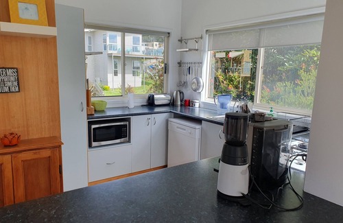 Apollo Bay House | 11A Seaview. nOcean and Otway Ranges views. Close to beach. Pet friendly.
