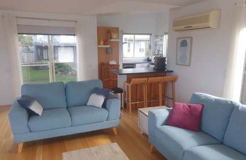 Apollo Bay House | 11A Seaview. nOcean and Otway Ranges views. Close to beach. Pet friendly.