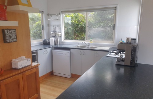 Apollo Bay House | 11A Seaview. nOcean and Otway Ranges views. Close to beach. Pet friendly.