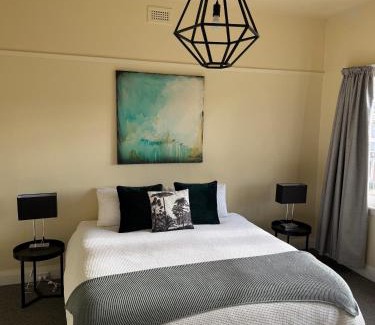 South Launceston House | 11Eardley - 2bedroom house - Free parking - 3 minutes from CBD