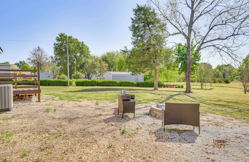 Bentonville - Fayetteville House | 12 Mi to Dtwn Fayetteville: Home w/Fire Pit!