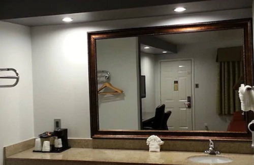 Tyler Hotel | 12 Oaks Hotel