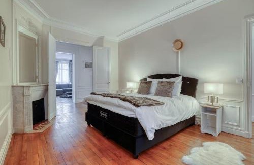 Quartier du Gros-Caillou Apartment | 120 m2 Luxury Eiffel Signature