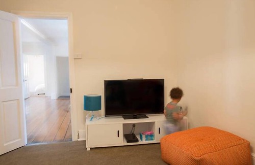 Sullivan's Cove Apartment | 128 Murray Apartment 2 | Hobart CBD