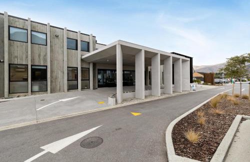 Lake Hayes Apartment | 12th Avenue Suites