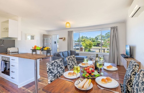 Tanilba Bay House | 13 Beatty Blvd - Air Con, Wi-Fi, Linen, Boat Parking, Pet Friendly