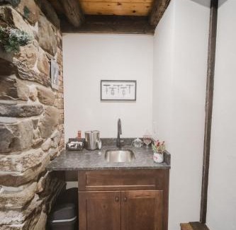Sunday River Area House | 13 Beds, 17 Guests with Hot tub only 15Mins to Sunday River