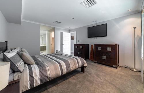 Brabham House | 13 Home Close To Swan Valley In Brabham